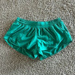 Lululemon Hotty Hots LR 2.5” in Kelly Green